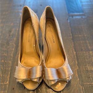 Antonio Melani Women's Gold Peep-Toe Heels